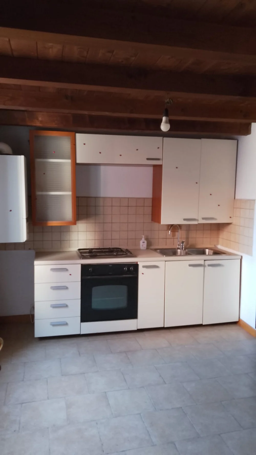 Vicobarone: Ampio Appartamento su due livelli, Ristrutturato